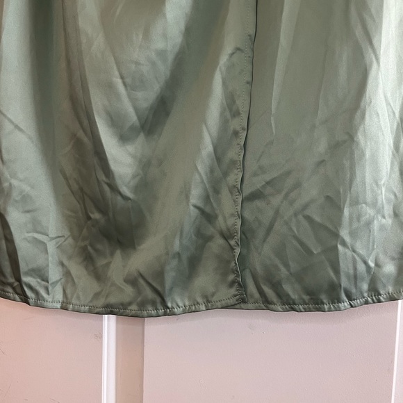 💗 Faux Satin Green Dress - Picture 5 of 6